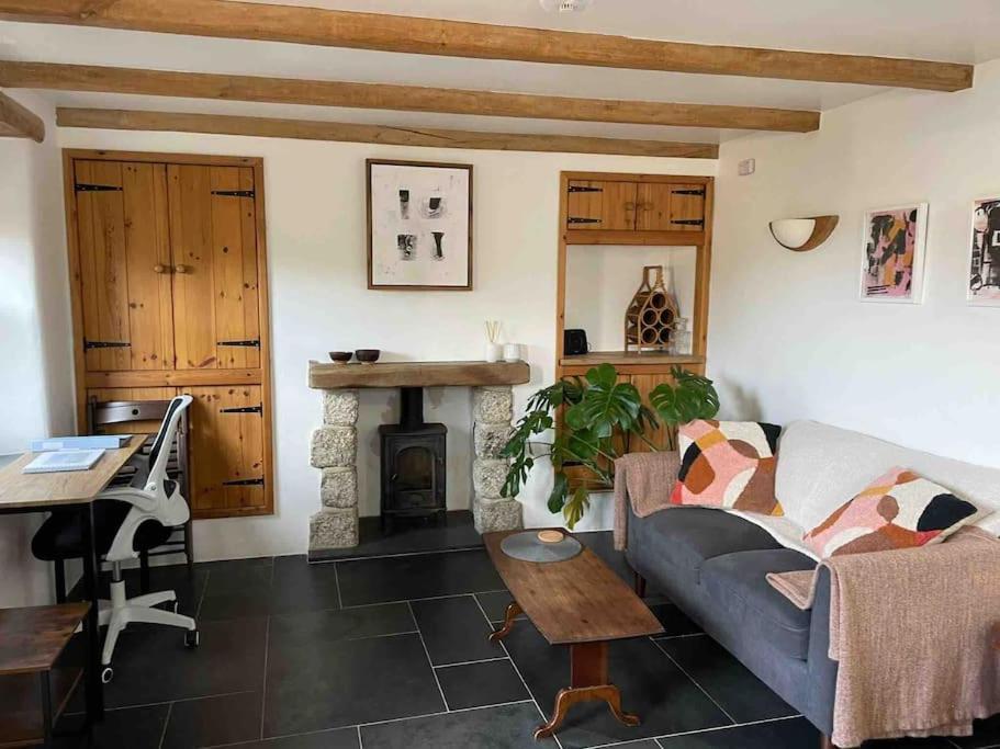 9A Viaduct Cottage - The Cosiest Bolthole In The Sw! 헤일 외부 사진