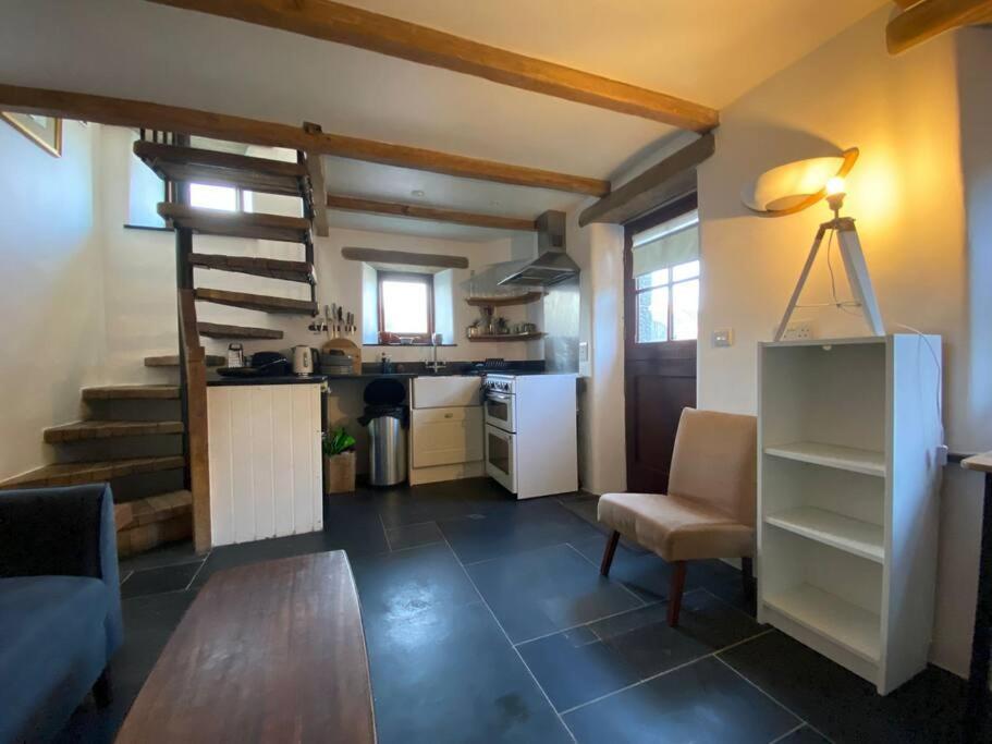9A Viaduct Cottage - The Cosiest Bolthole In The Sw! 헤일 외부 사진